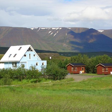 Guesthouse Petursborg Akureyri Exteriör bild