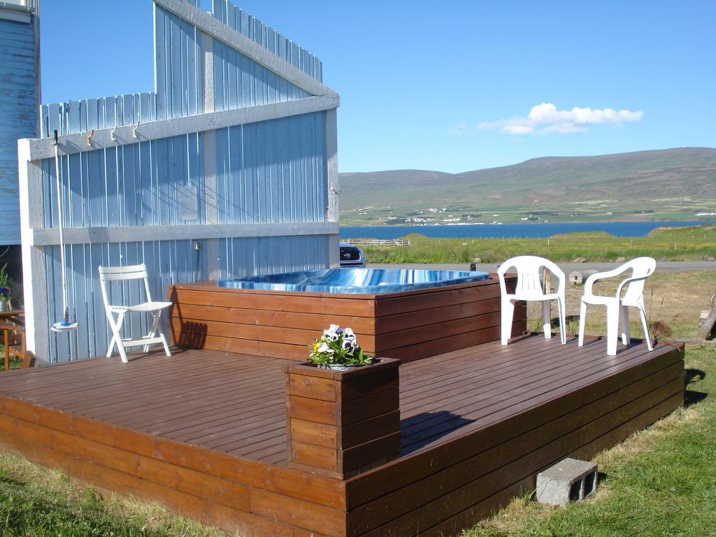 Guesthouse Petursborg Akureyri Exteriör bild