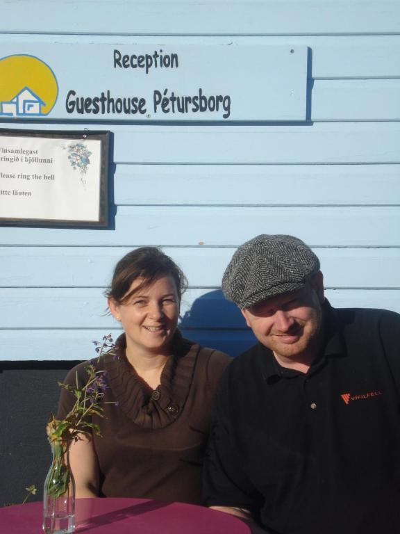 Guesthouse Petursborg Akureyri Exteriör bild